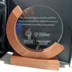 Galvano Cristal con Base de Madera BLAS 58 - Imagen 3